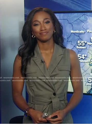 Brittany’s grey sleeveless utility dress on Good Morning America