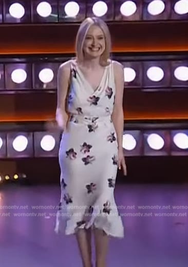 Dakota Fanning’s white floral print dress on The Kelly Clarkson Show
