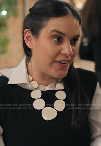Donna’s white statement neckalce on Today