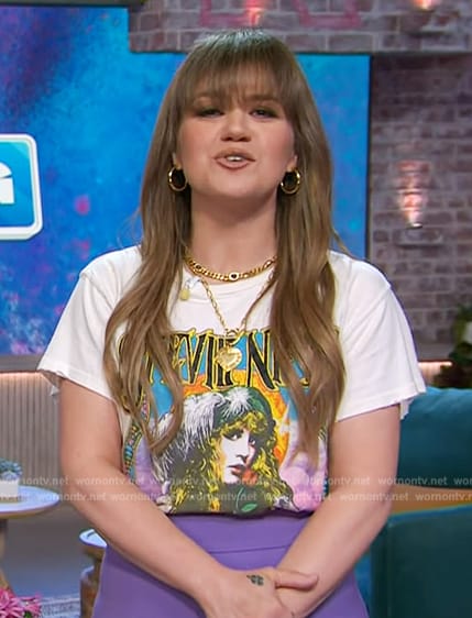 Kelly’s Stevie Nicks graphic tee on The Kelly Clarkson Show