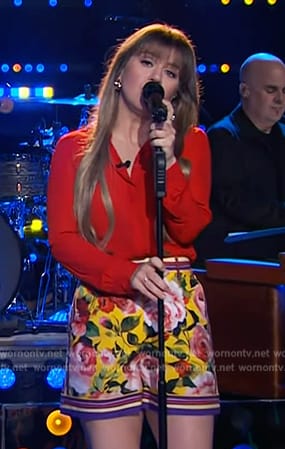 Kelly’s yellow floral print shorts on The Kelly Clarkson Show