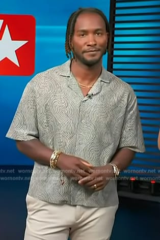 Scott’s printed short sleeve shirt on Access Hollywood