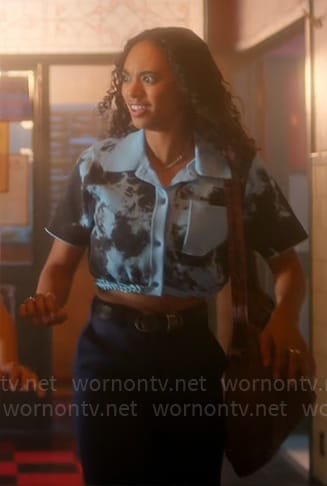 Tabby’s blue and black cropped button down shirt on Pretty Little Liars Original Sin