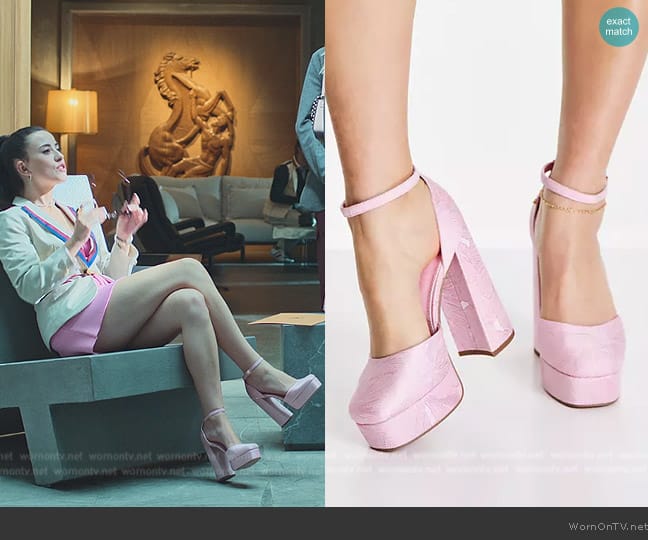 Priority platform high heeled shoes in pink jaquard worn by Emilia Krawiet (Ane Rot) on Elite