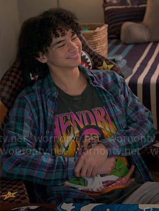 Finn’s Jimi Hendrix t-shirt on UnPrisoned