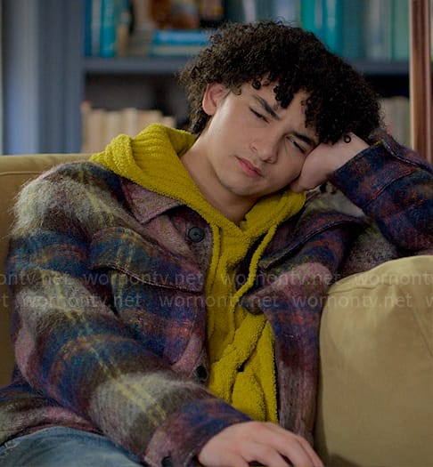 Finn’s plaid jacket on UnPrisoned