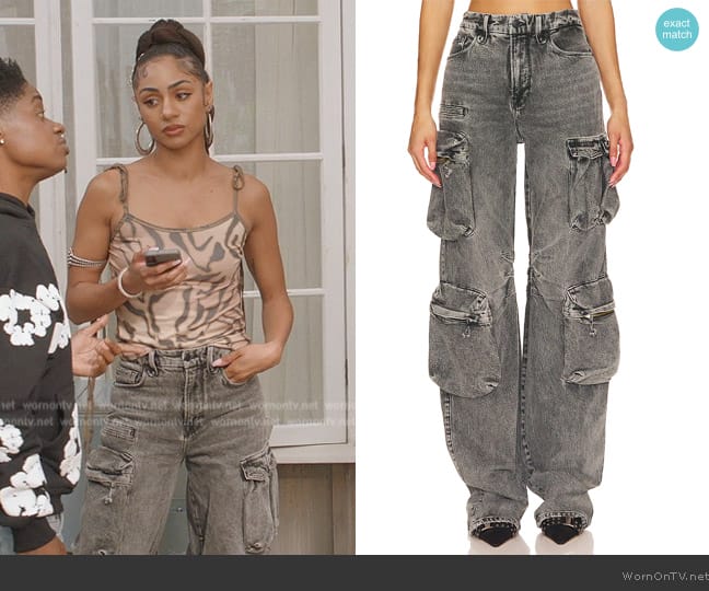 Denim Cargo Good American worn by Patience (Chelsea Tavares) on All American