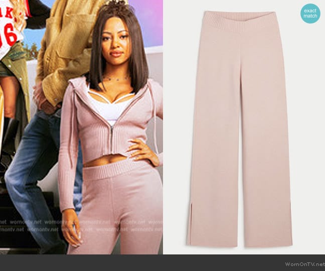 Hollister Gilly Hicks Sweater worn by Thea (Camille Hyde) on All American Homecoming