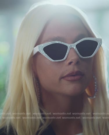 Isadora’s white catseye sunglasses on Elite