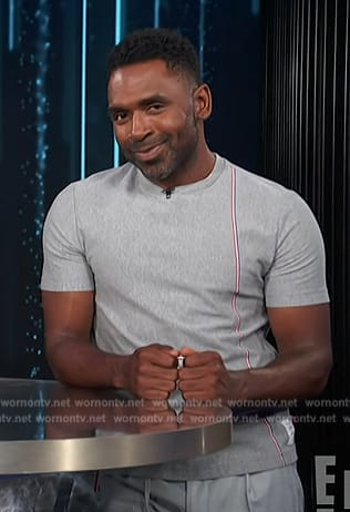 Justin’s gray stripe tee on E! News