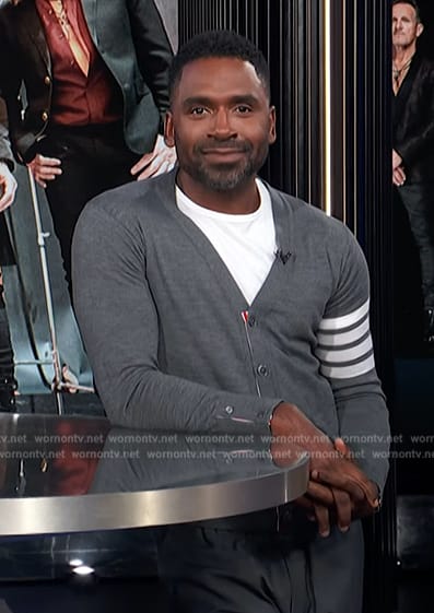 Justin’s gray sleeve stripe cardigan on E! News