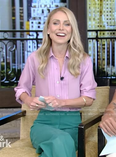 Kelly’s pink pleated blouse and pants on Live with Kelly and Mark