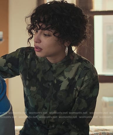 Nadia’s green floral print jumpsuit on Elite