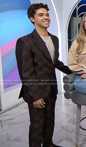 Neil Scibelli’s brown check blazer and pant suit on Today
