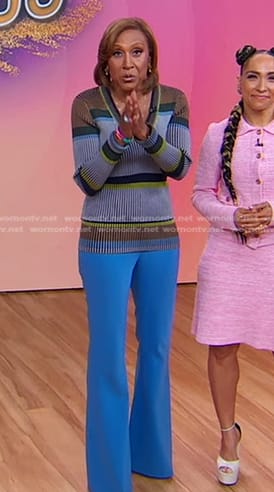 Robin’s colorblock ribbed sweater and blue pants on Good Morning America