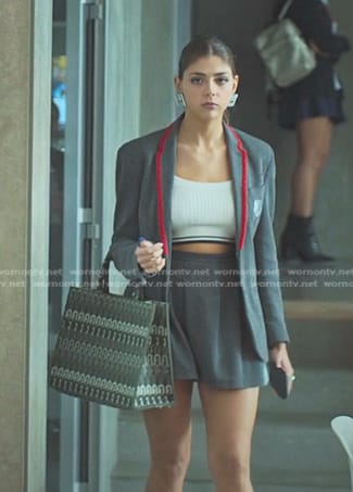Sara’s gray printed tote on Elite
