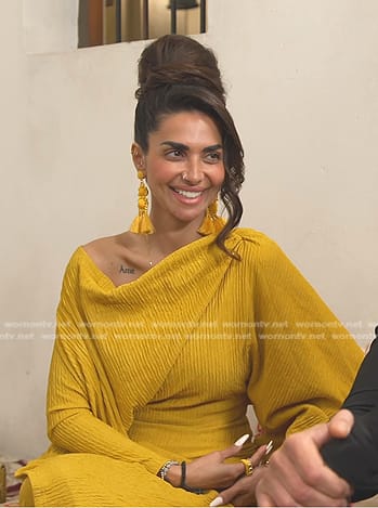 Sara’s yellow ribbed asymmetric dress on The Real Housewives of Dubai