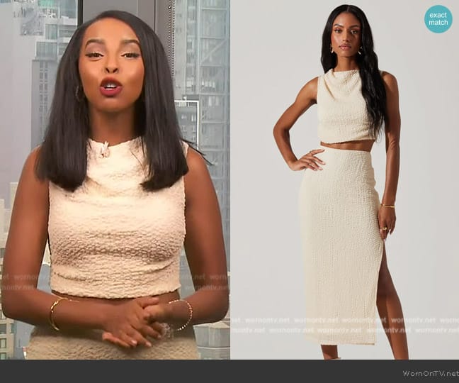 ASTR the Label Keely Textured Sleeveless Crop Top worn by Mona Kosar Abdi on Extra