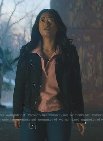 Jennifer’s pink collared sweater on The Umbrella Academy
