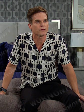 Leo’s navy geometric print shirt on Days of our Lives