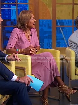 Robin’s beige strappy sandals on Good Morning America