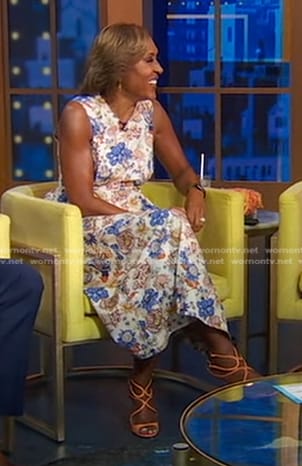 Robin ‘s pink strappy sandals on Good Morning America