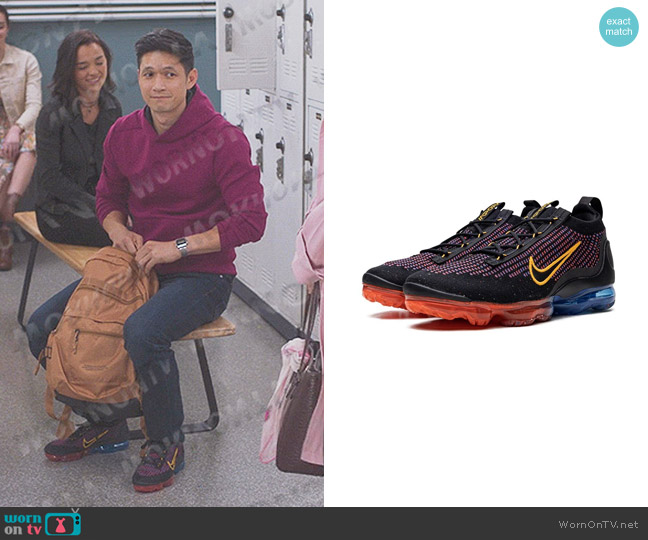 Nike Air Vapormax 2021 Flyknit NN Sneakers in Black/University Gold worn by Benson Kwan (Harry Shum Jr.) on Greys Anatomy