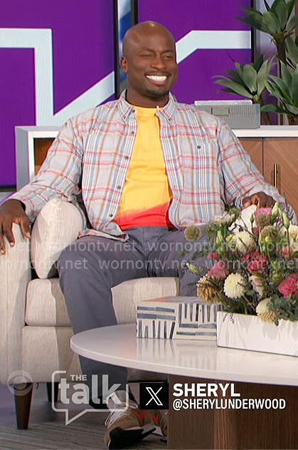 Akbar’s yellow dyed t-shirt on The Talk