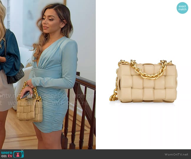 Bottega Veneta The Chain Cassette Padded Leather Shoulder Bag in Porridge Gold worn by Jade Shenker on Owning Manhattan