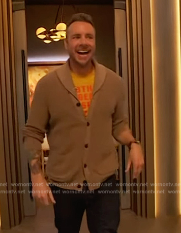 Dax Shepard’s knit cardigan on The Drew Barrymore Show