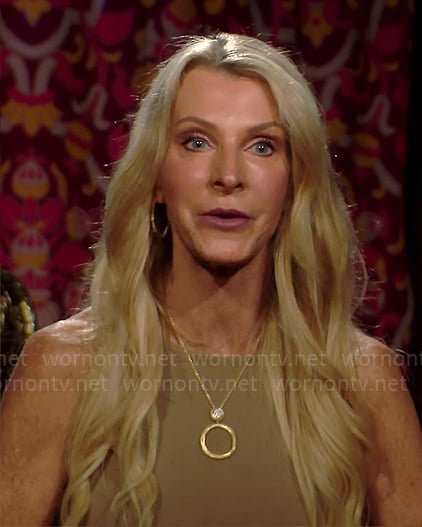 Joan’s gold circle necklace on The Golden Bachelorette