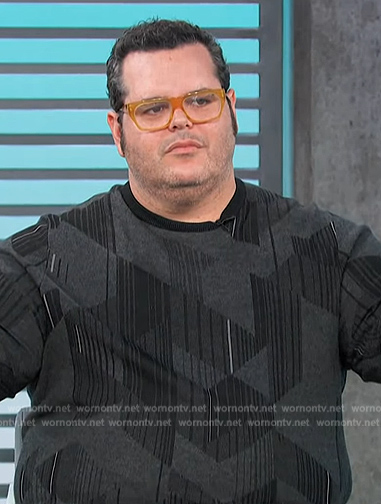 Josh Gad’s black printed sweater on Access Hollywood