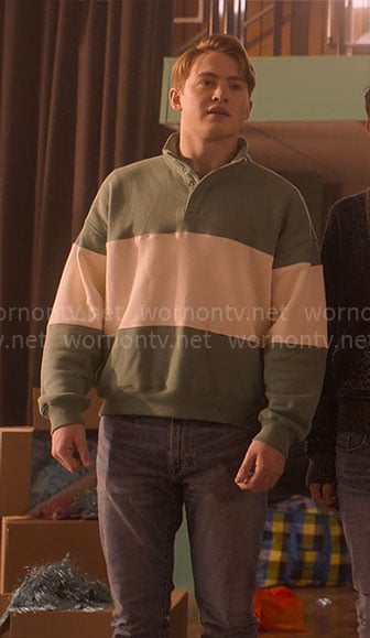 Nick’s green and white pullover on Heartstopper