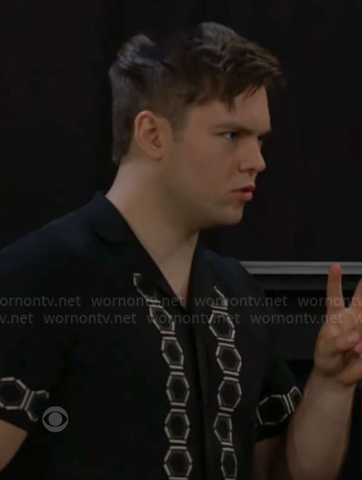 RJ’s honeycomb print shirt on The Bold and the Beautiful