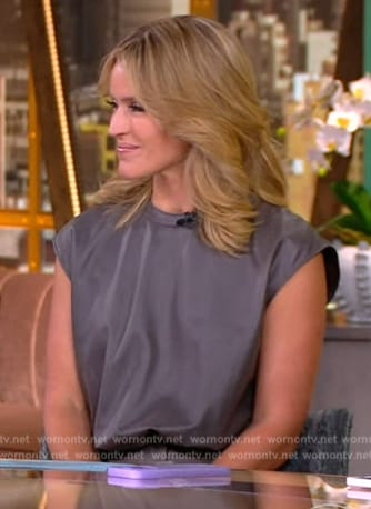 Sara’s grey leather top on The View