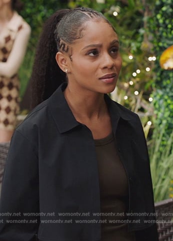 Simone’s black cropped shirt on All American Homecoming