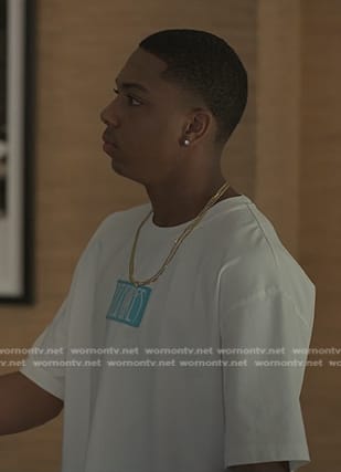 Spenser’s white print tee on Reasonable Doubt