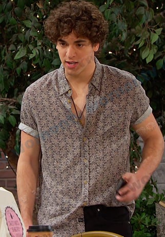 Aaron’s geometric print shirt on Days of our Lives