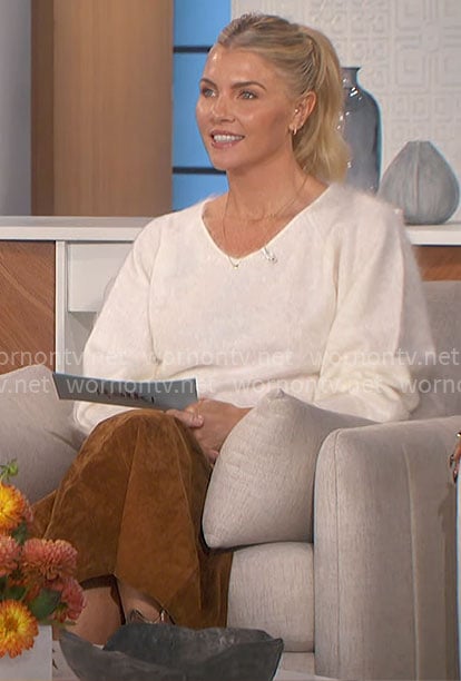 Amanda’s white fluffy sweater and suede midi skirt on The Talk