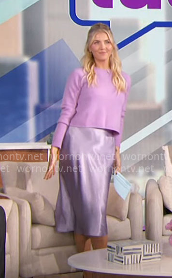 Amanda’s purple sweater on The Talk