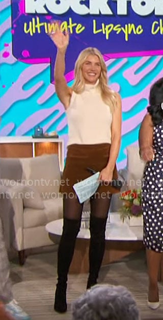 Amanda’s white sleeveless turtleneck and brown mini skirt on The Talk