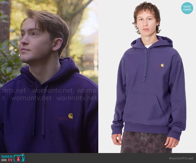 Carhartt Hooded American Script Sweatshirt in Aura worn by Nick Nelson (Kit Connor) on Heartstopper