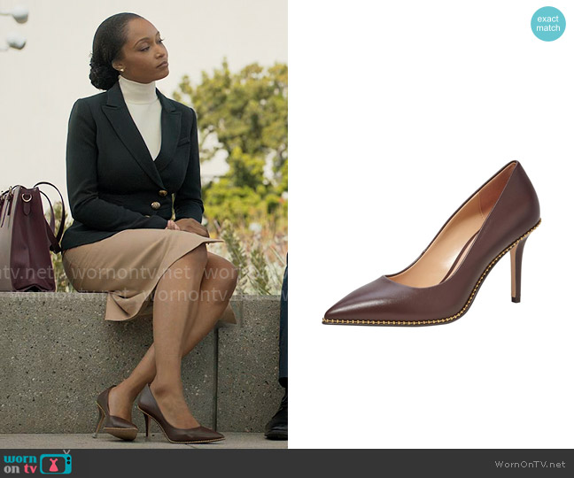 Waverly Pump with Beadchain in Maple worn by Andrea Freemann (Yaya DaCosta) on The Lincoln Lawyer