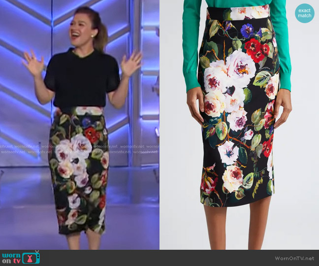 Dolce & Gabbana Floral Print Charmeuse Pencil Skirt in Rose Garden worn by Kelly Clarkson on The Kelly Clarkson Show