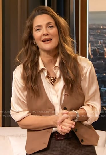 Drew’s beige vest and check pants on The Drew Barrymore Show