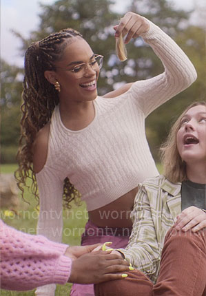 Elle’s white cropped cable-knit halter top on Heartstopper