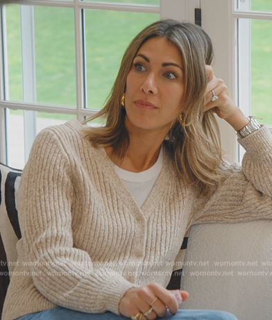 Erin’s beige knit cardigan on The Real Housewives of New York City