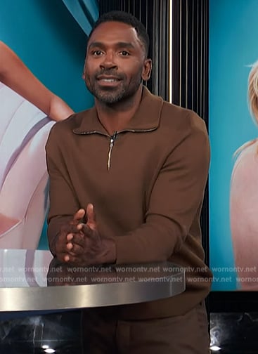 Justin’s brown half zip sweater on E! News