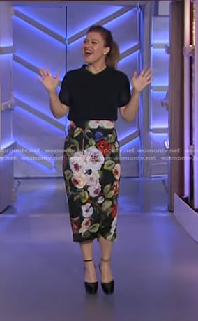 Kelly’s floral pencil skirt on The Kelly Clarkson Show