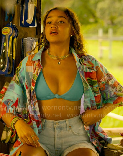 Kiara’s blue knotted bikini top and jorts on Outer Banks
